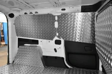 Plancher et habillage Doblò côté gauche en aluminium strié