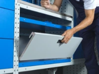 Porte basculante pour délimiter l’espace au niveau du passage de roue