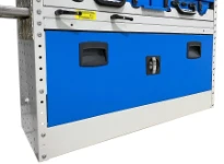 Porte inférieure pour fourgons avec clé