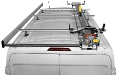 Porte-échelles 1 glissière avec rouleau et barre de rétention latérale sur le toit du Transit