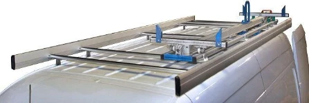 Porte-échelles 1 glissière avec rouleau et barres de rétention latérales sur le toit du MAN TGE