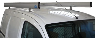 Porte-tout avec rouleau et barres de rétention latérales pour nissan NV250, vue frontale