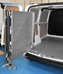 Rampe de chargement pivotée dans Ford Custom