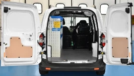 Rayonnages et conteneurs pour aménagement Ford Courier 2014