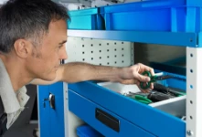 Rayonnages pour fourgons avec séparateurs